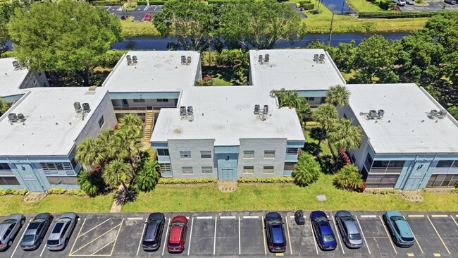 Building Photo - 452 Normandy Ln