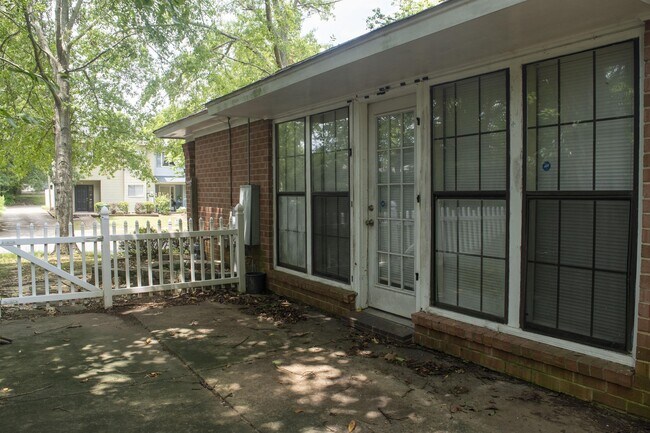 Building Photo - 1615 Woodmere Loop