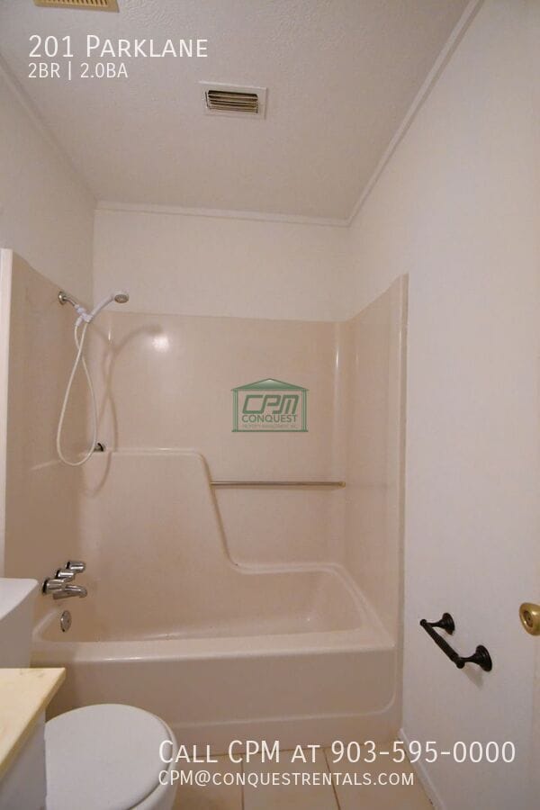 Building Photo - 201 Parklane-