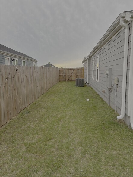 Building Photo - 5992 W Holdcroft Dr