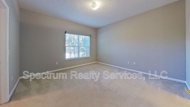 Building Photo - 3907 Summer Grove Way N