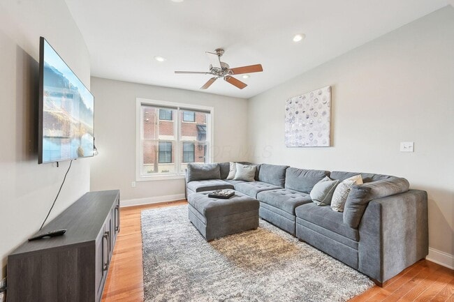 Building Photo - 565 Lathrop St