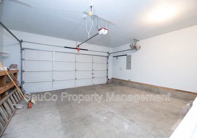 Building Photo - 1383 NE Dutch Ln