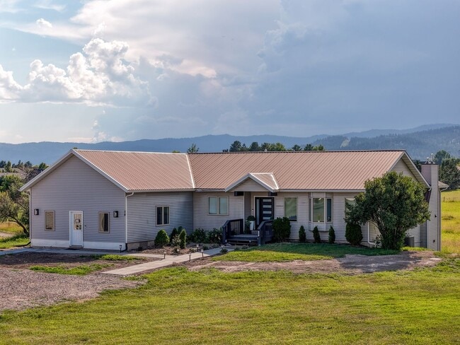 Building Photo - Spacious Furnished Home with Mountain Views and Room to Enjoy