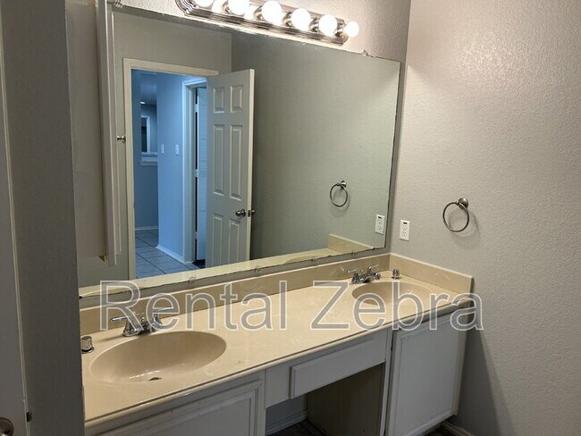 Building Photo - 7405 Emerywood Ln