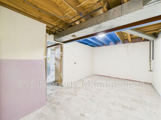 Building Photo - 164-168 Robin Lane