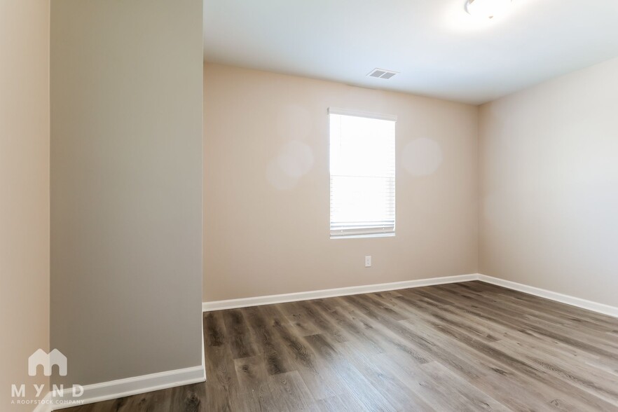 Building Photo - 235 Bowen Way