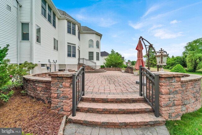 Building Photo - 19 Meadowlark Dr