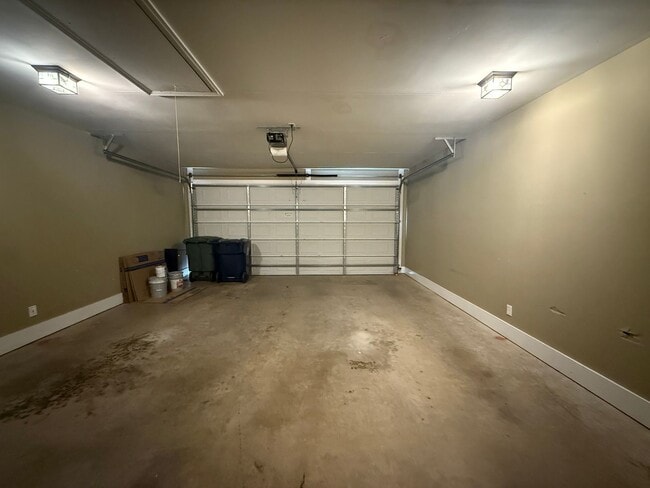 Building Photo - Well Maintained One Level Home in Gardens at Gatewood