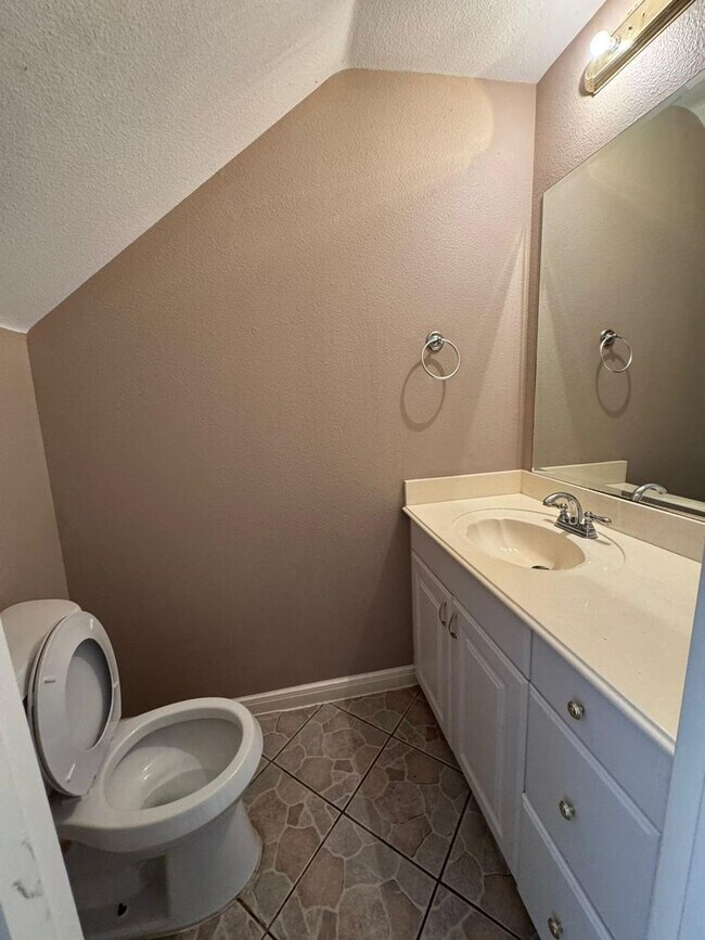 Building Photo - 524 Alcalde St