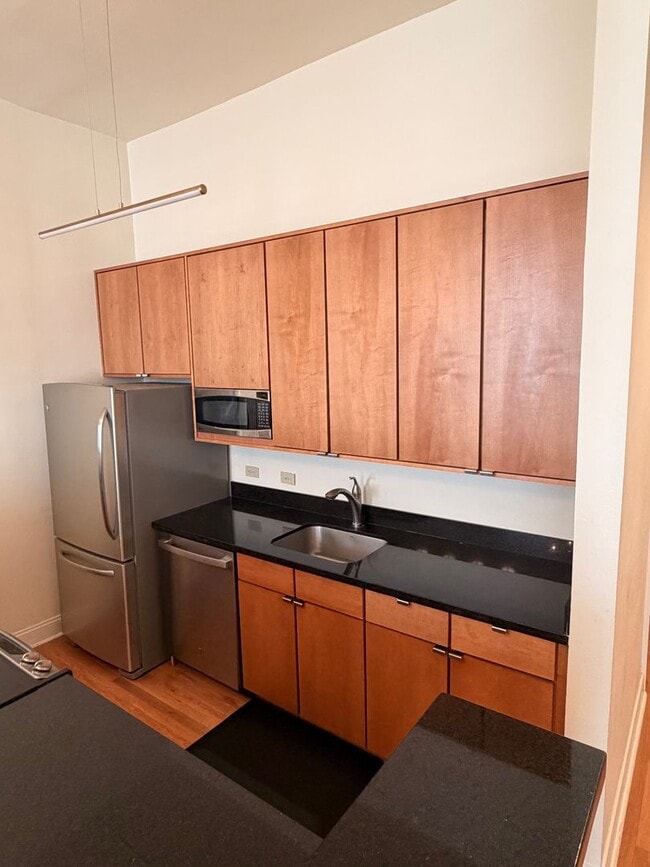 Building Photo - 1BD/1BA Condo in Warehouse District