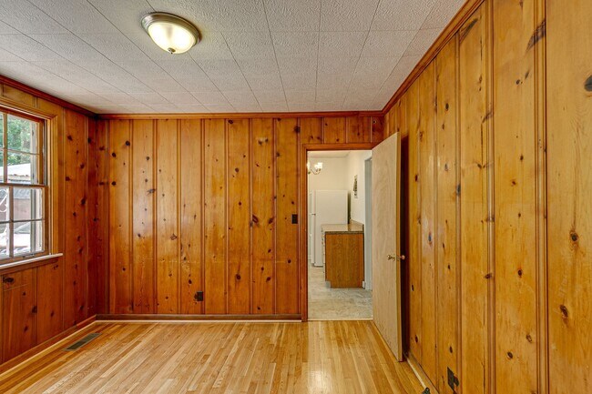 Building Photo - Cozy One Story, 3 bedroom, 2 baths, 1411 sqft