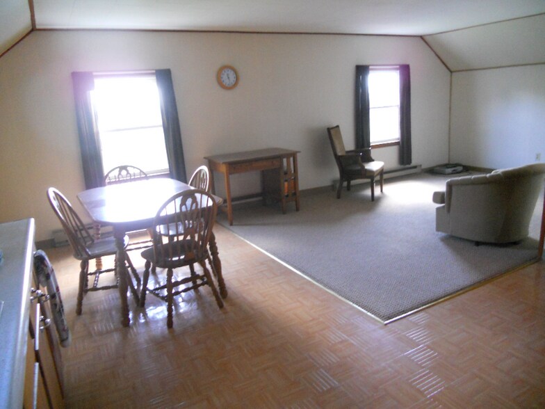Building Photo - 7574 Lakeport Rd