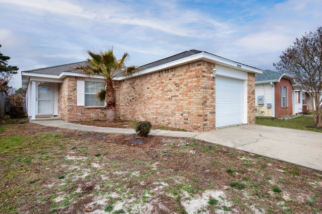 Building Photo - Beautifully Updated Home in Lighthouse Poi...