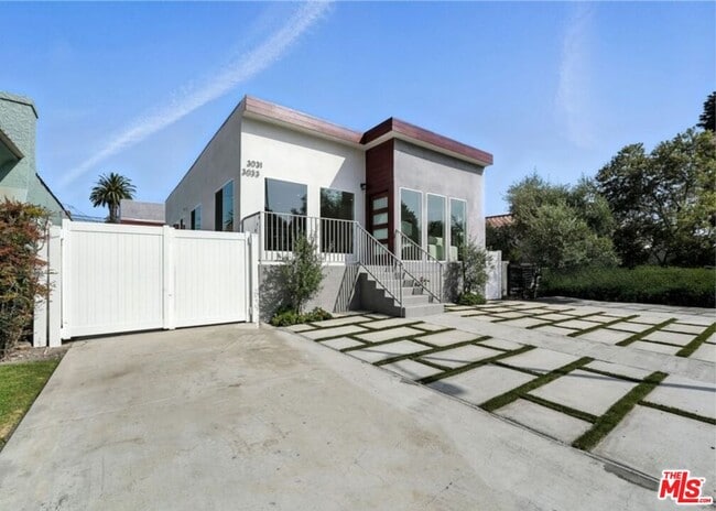 Building Photo - 3031 Vineyard Ave