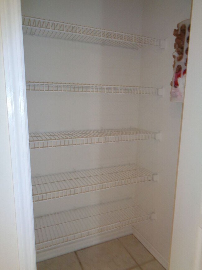 Building Photo - Welcome to your new home in beautiful Venice, Fl!  2 Bedroom 2 Bath w/ Den