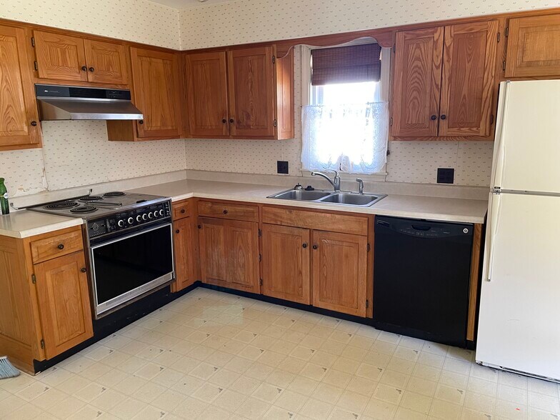 Kitchen - 11 Summer St