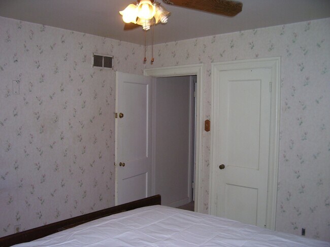 Building Photo - 2403 South Ave