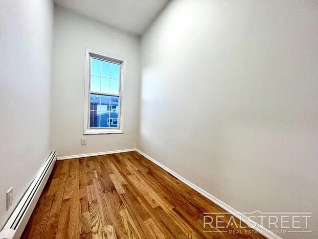 Building Photo - Lovely 2 Bed + Office in Bushwick with WD!