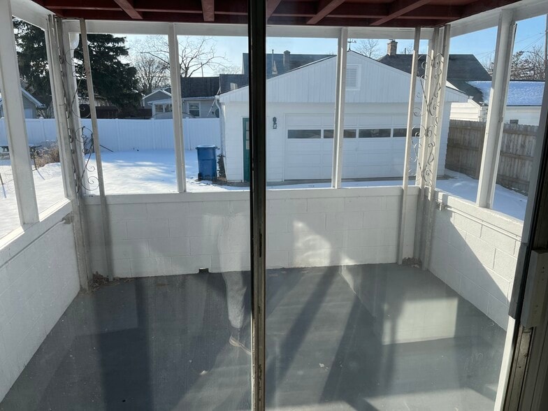 Building Photo - 1003 Perry St