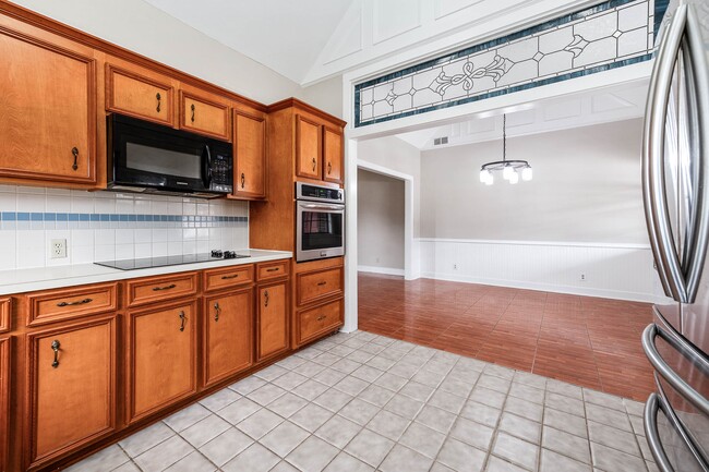 Building Photo - 2245 N Austin Ave