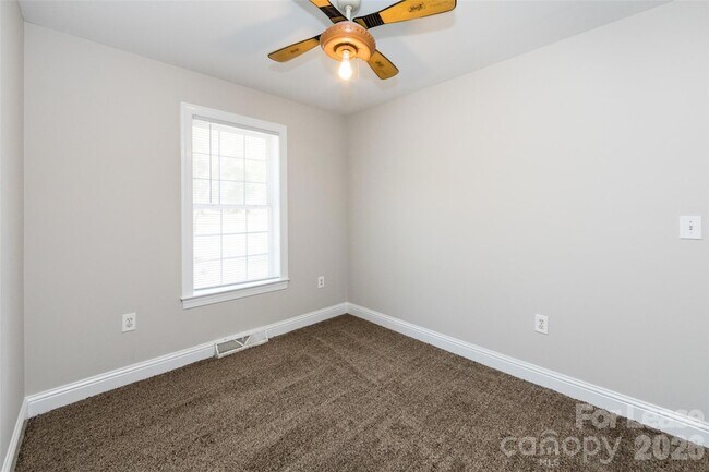 Building Photo - 807 King Arthur Dr