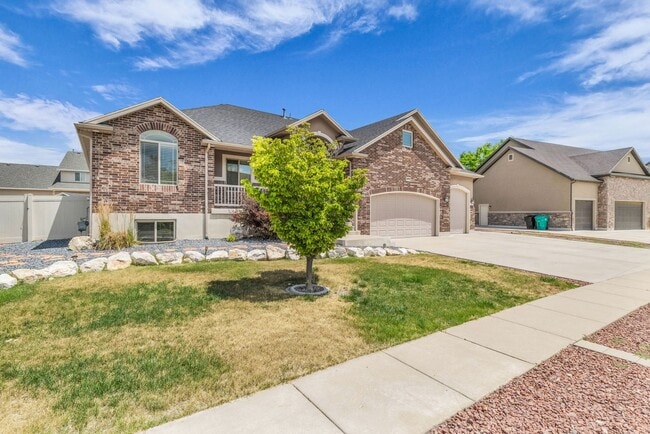 Building Photo - Spacious Syracuse Home with Covered Deck, Loft & Oversized 3-Car Garage