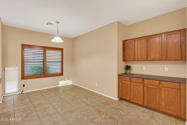 Building Photo - 921 W Dana Dr