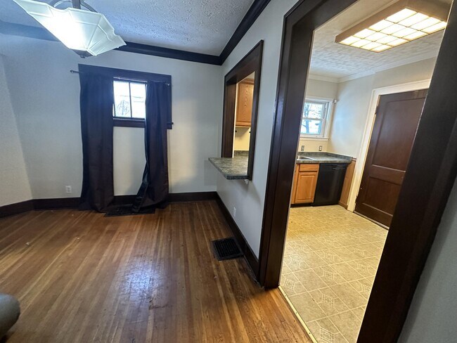 Building Photo - 105 Beverly Heights