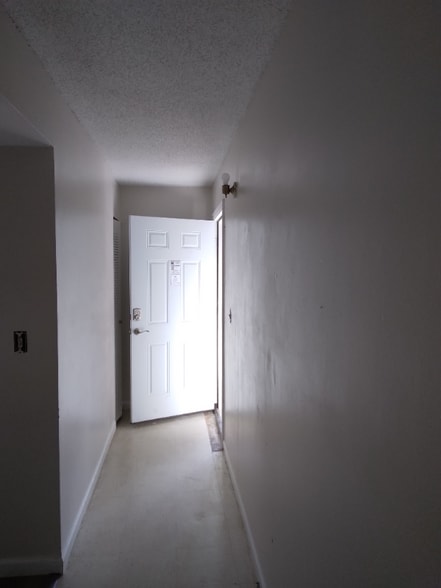 Building Photo - 2541 Myrtle Ave