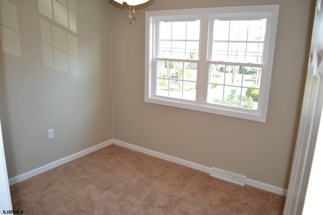 Building Photo - 321 Dogwood Ave