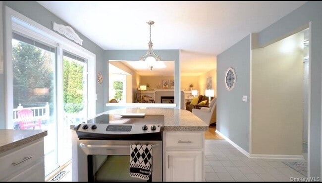 Building Photo - 1 Shadow Vale Dr