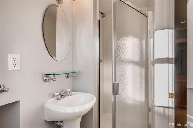 Building Photo - Uptown Capitol Hill - Secure Historic Building with Modern Updates!