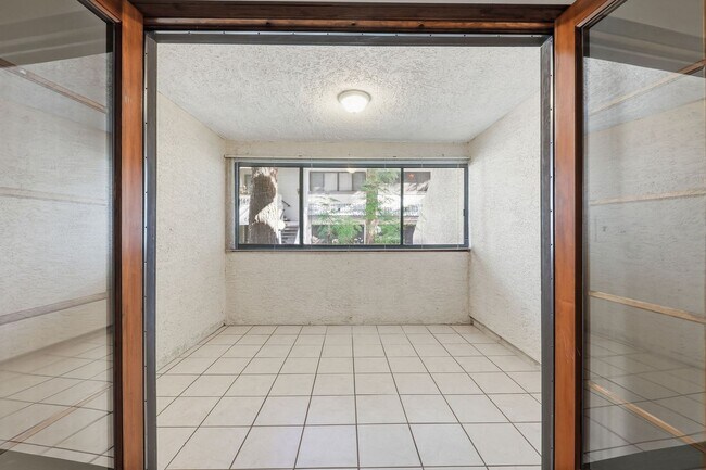 Building Photo - Beautifully Updated 2BR/2BA Downstairs Condo – Move-In Ready!