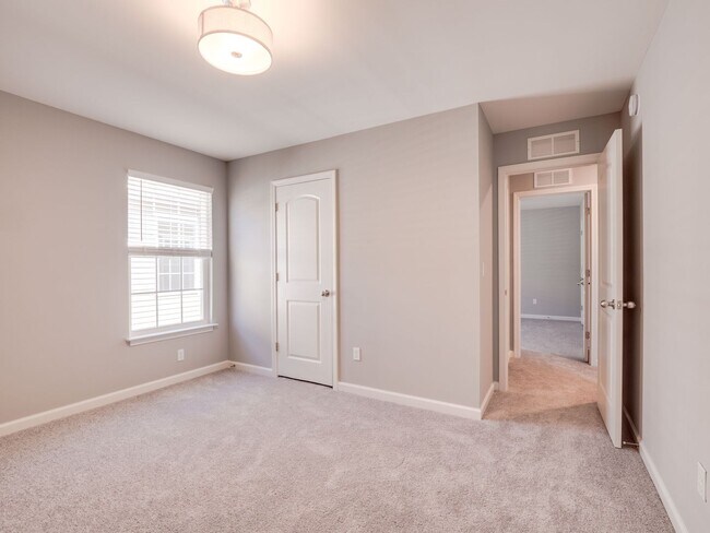Building Photo - Stunning 2022 Build in Lexington!