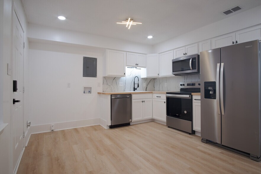 Primary Photo - 106 Woodhouse Ln