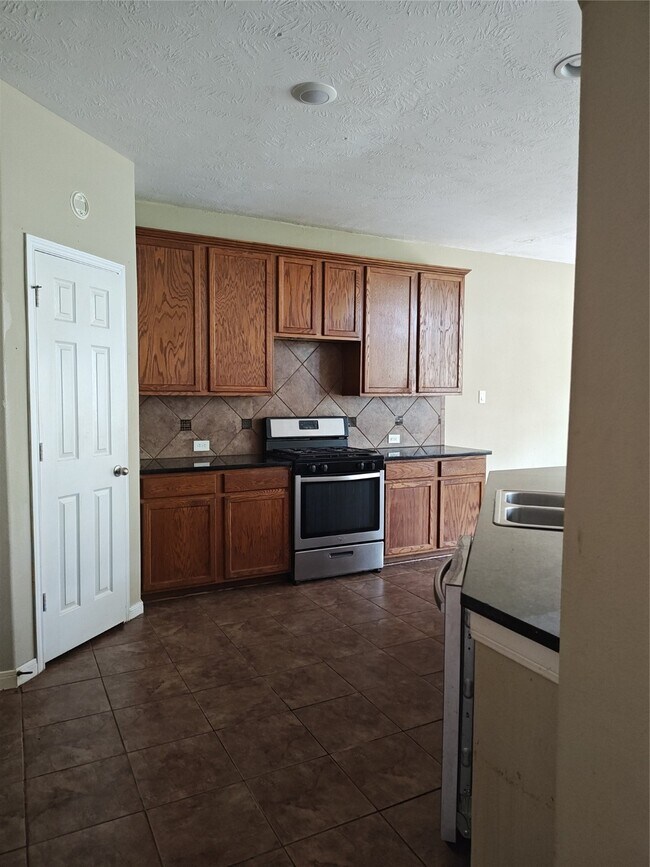 Building Photo - 16919 Creek Mountain Dr