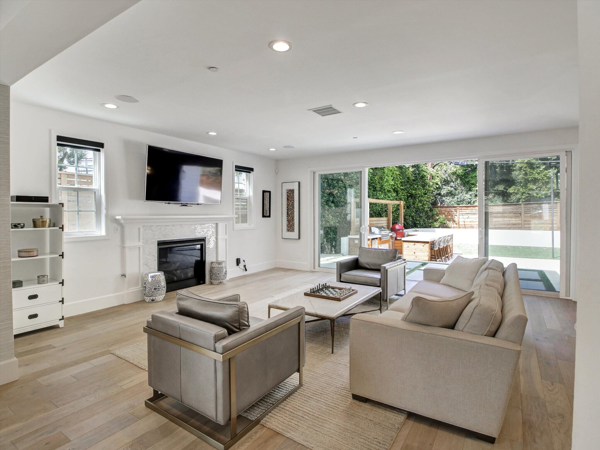 Building Photo - 10593 Kinnard Ave