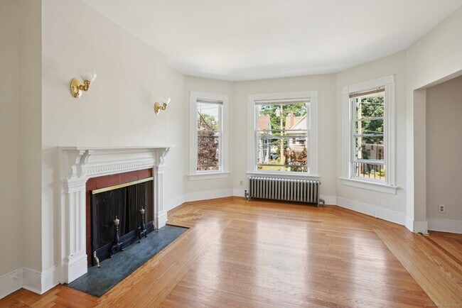 Building Photo - 807 Orange St