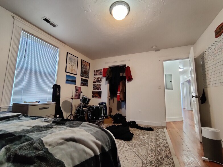 Building Photo - 51 Gardner St