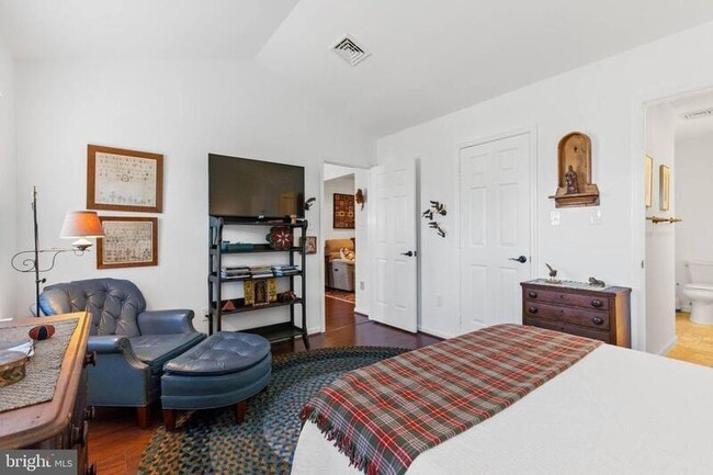 Building Photo - 12 Burr Oak Dr