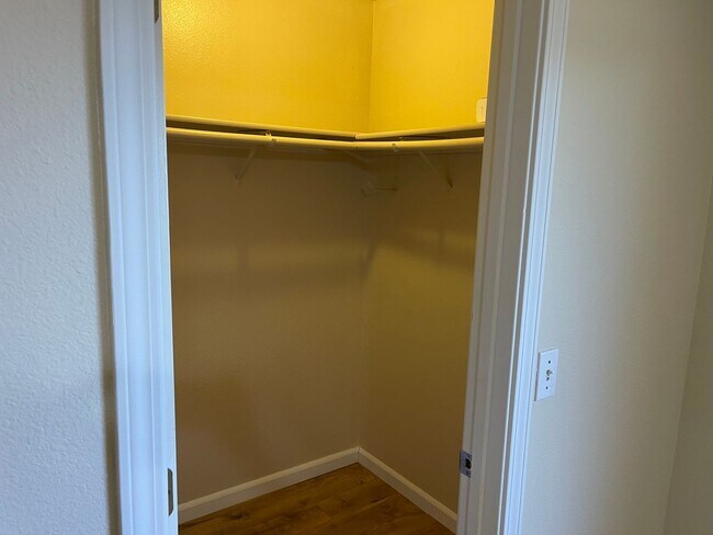Building Photo - 143 Goldenwest Ct