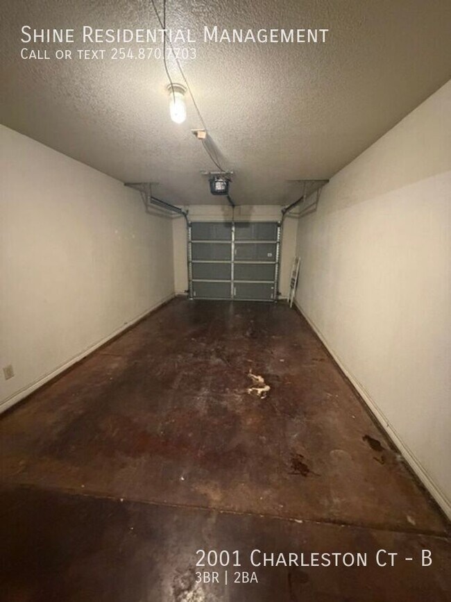 Building Photo - 2001 Charleston Ct