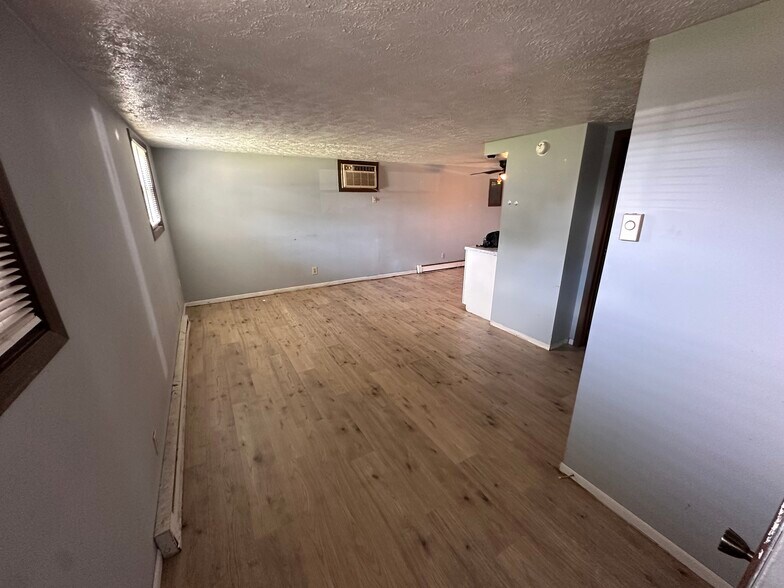 Building Photo - 3840 Mona Dr