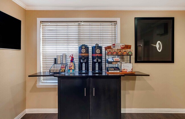 Building Photo - Furnished Studio-Los Angeles - Monrovia