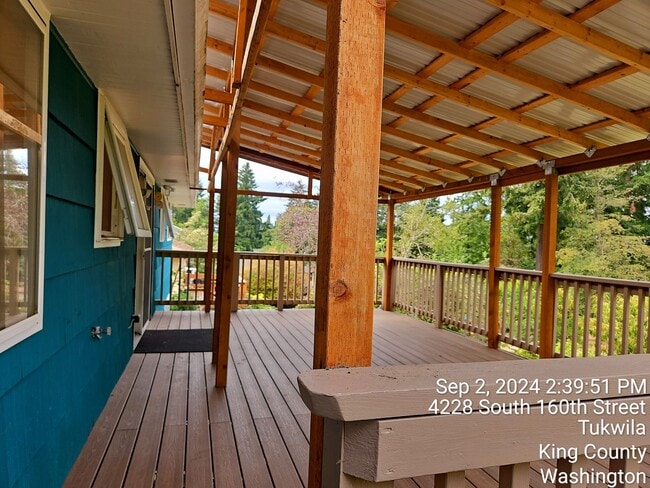 Building Photo - Tukwila/SeaTac daylight rambler - large home for rent - 4 bedrooms 2 bathrooms with 2 kitchens - ...