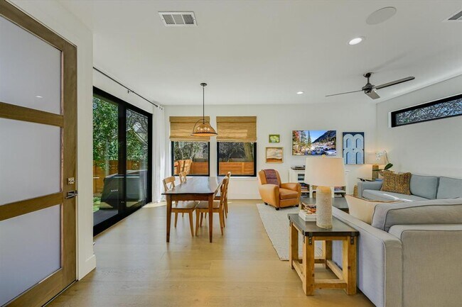 Building Photo - 907 Redd St