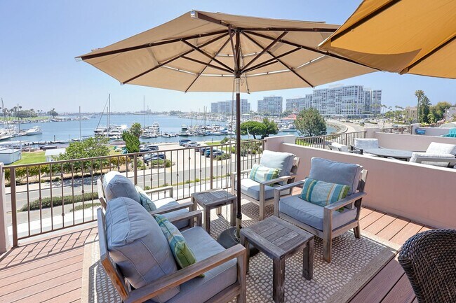 Building Photo - Spectacular 2 Bd/2Ba Glorietta Bay Condo.