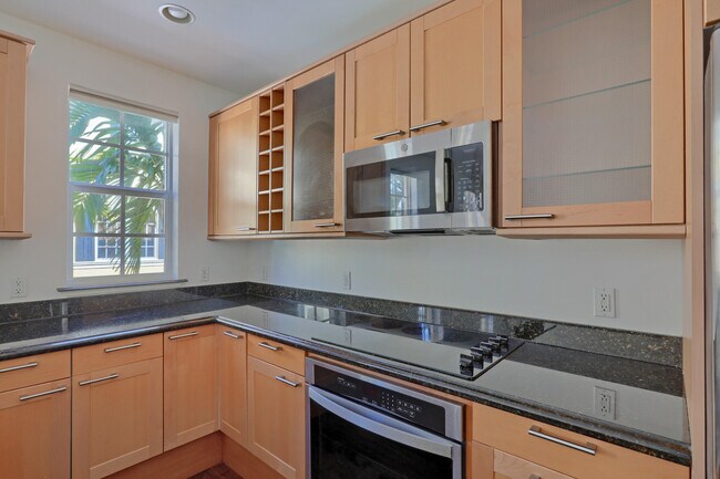 Building Photo - 343 Flamingo Dr