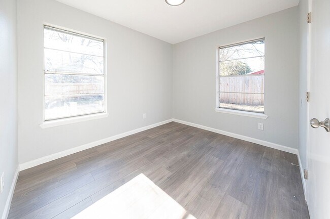 Building Photo - 4900 Hawk Cove